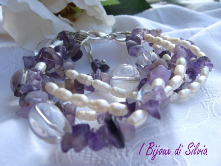 Perle di fiume, ametista e perle vetro trasparenti. Abbinabile al girocollo